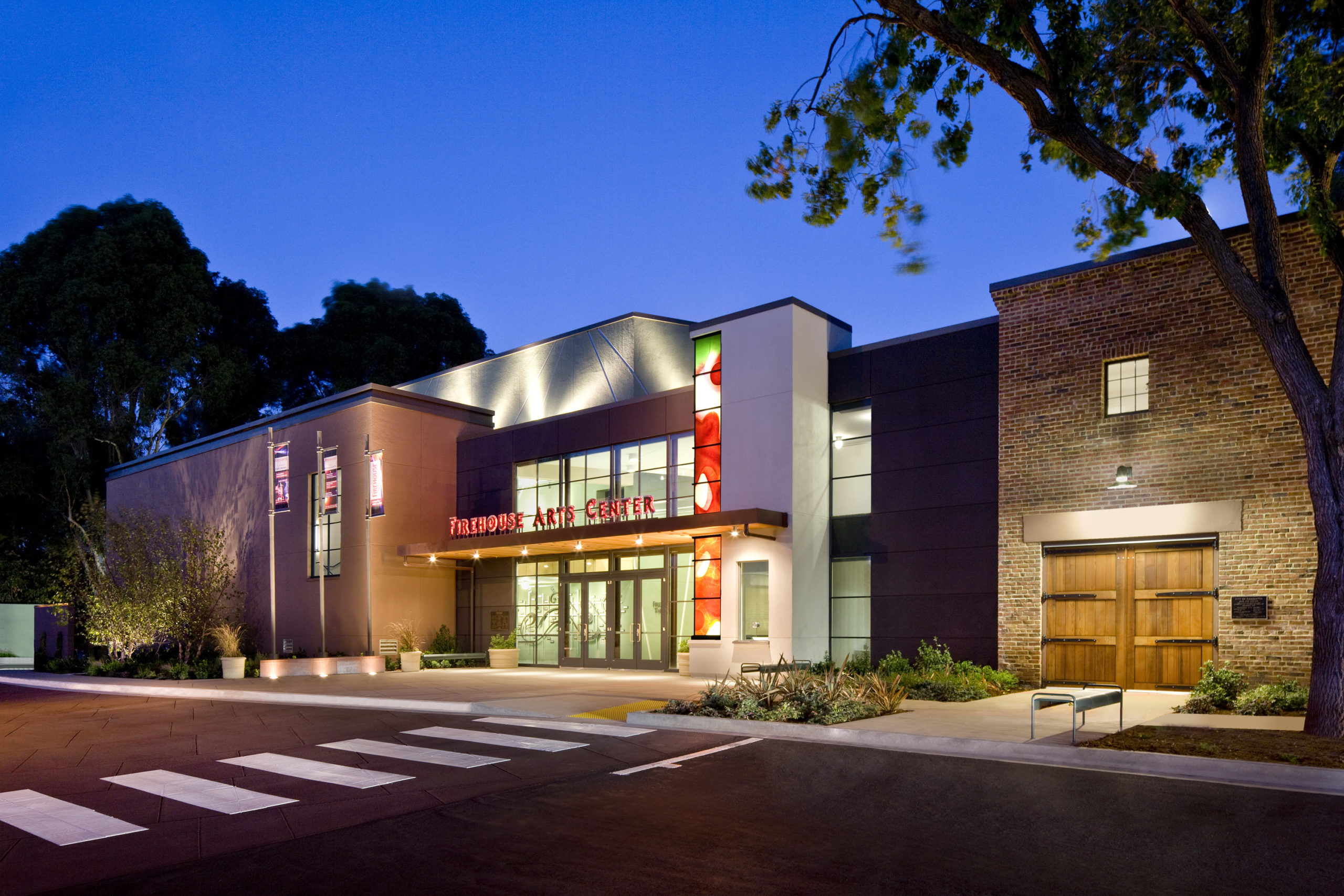 Firehouse-Arts-Center-West-Elevation-at-Night